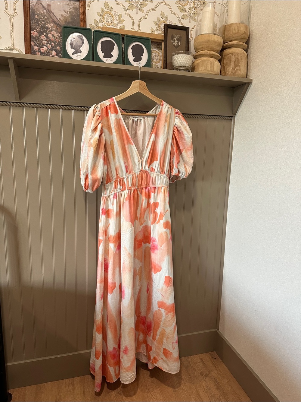 V-Neck Puff Sleeve Maxi Dress in Peach Floral
